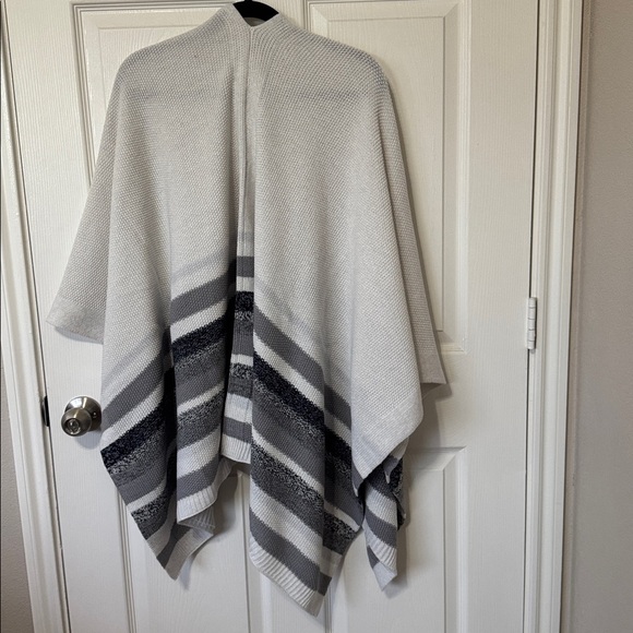 White House black market sweater poncho - Picture 3 of 4